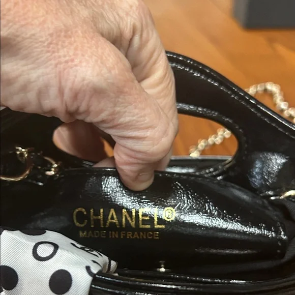 Chanel Black Quilted Crossbody bag with Polka Dot CC Twilly/Purse Tie (VIP/GWP) - Picture 7 of 15